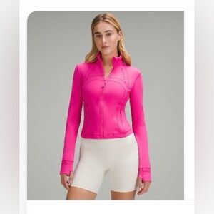 Lululemon Define Cropped Jacket *Nulu
Colour Sonic Pink Size 10